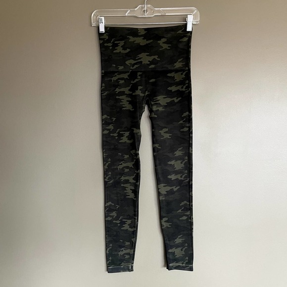 SPANX Look At Me Now Seamless Leggings Green Camo Size Medium High Rise Slimming - Picture 5 of 16